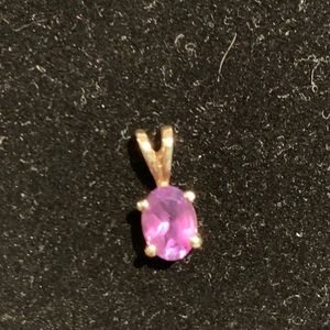 Sapphire in light purple in 14k gold pendant